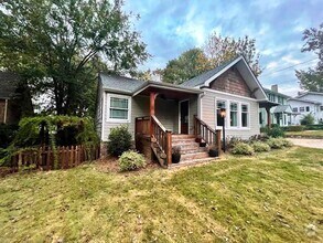 Building Photo - 1610 Roseland Dr