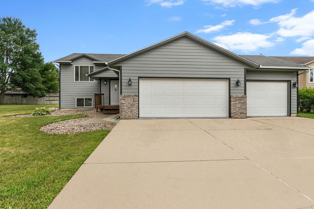 113 W Hackberry St, Brandon, SD 57005 House Rental in Brandon, SD