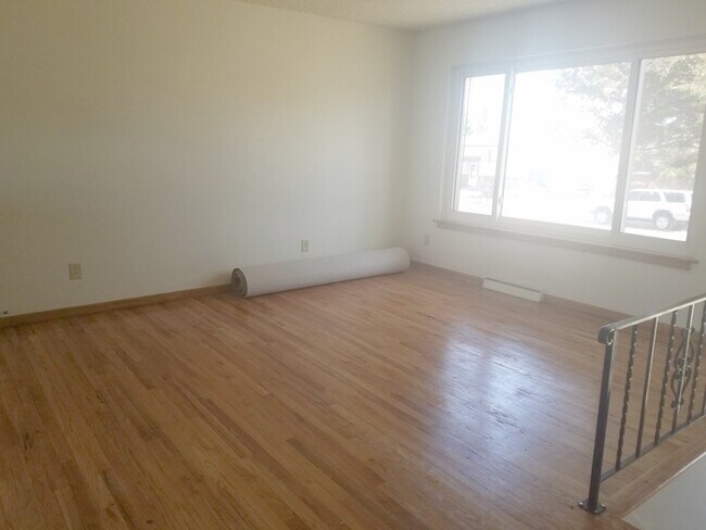 Building Photo - 6908 Willshire Blvd