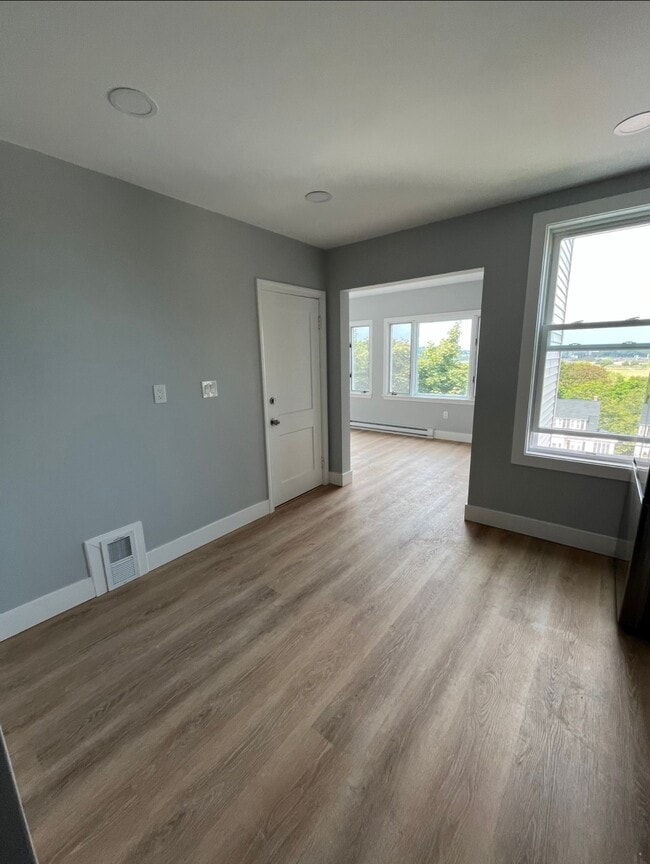 Building Photo - 31 Faywood Ave