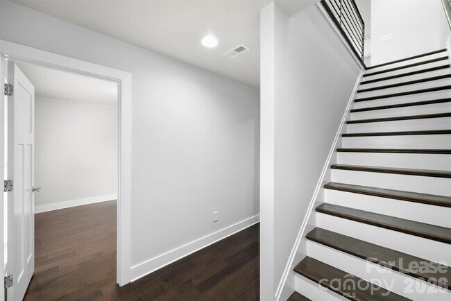 Foto del edificio - 1555 Duckworth Ave