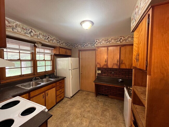 Building Photo - Beautiful 3 bedroom home