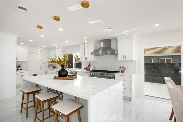 Building Photo - 6191 Jacaranda Ln