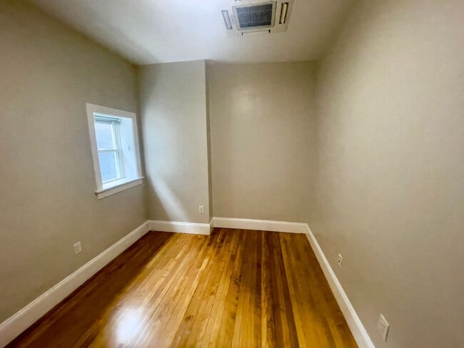 Building Photo - CLEAN AND BRIGHT 2BED IN ALLSTON- MODERN FINISHES & HARDWOOD FLOORS