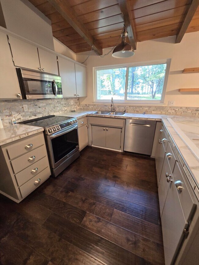 Foto del edificio - Spacious 4-Bedroom Home on Desirable Hillcrest Blvd in Colfax