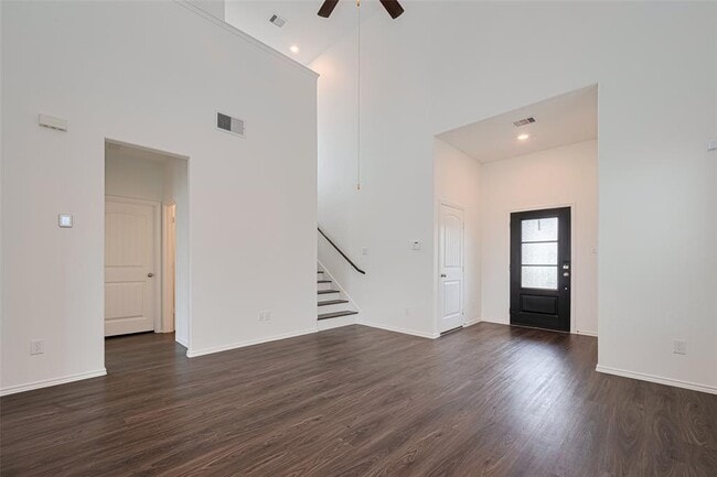 Building Photo - 18414 Hilltop Climb Dr