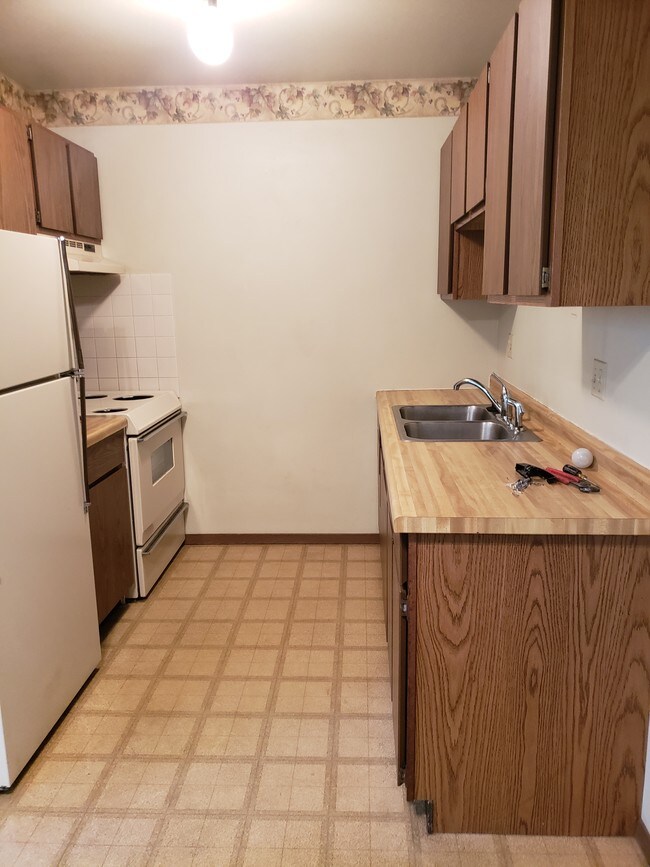Building Photo - 808 Whiting Ave
