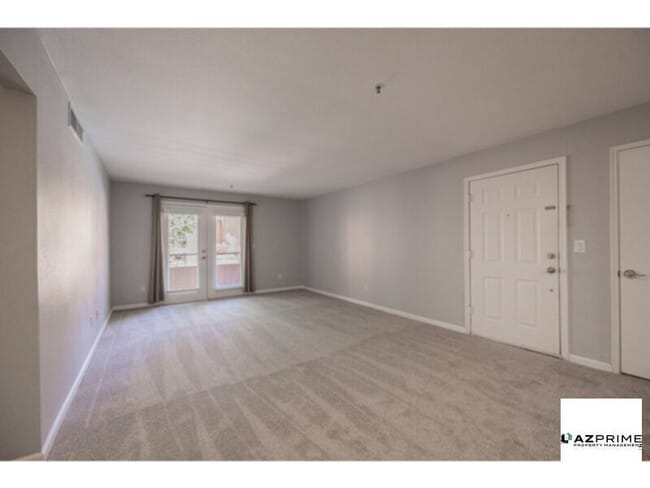 Building Photo - $750 OFF FIRST MONTH'S RENT MOVE IN SPECIA...