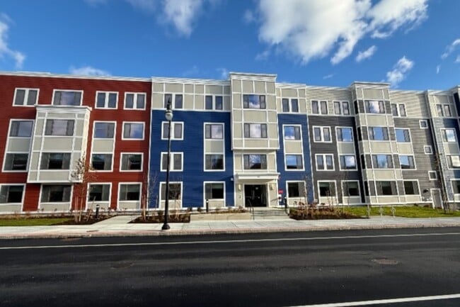 Building Photo - 40 & 50 Great Brook Valley Ave