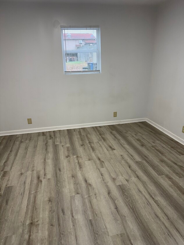 Primary Photo - 2016 Clyde St