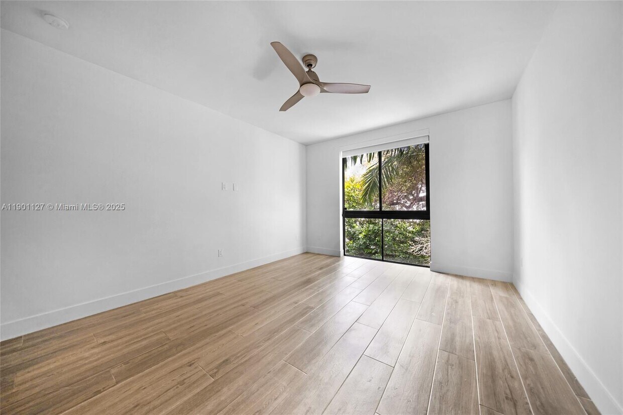 Primary Photo - 3265 Bird Ave