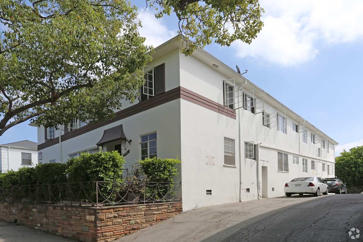 Primary Photo - 630-634 Midvale Ave