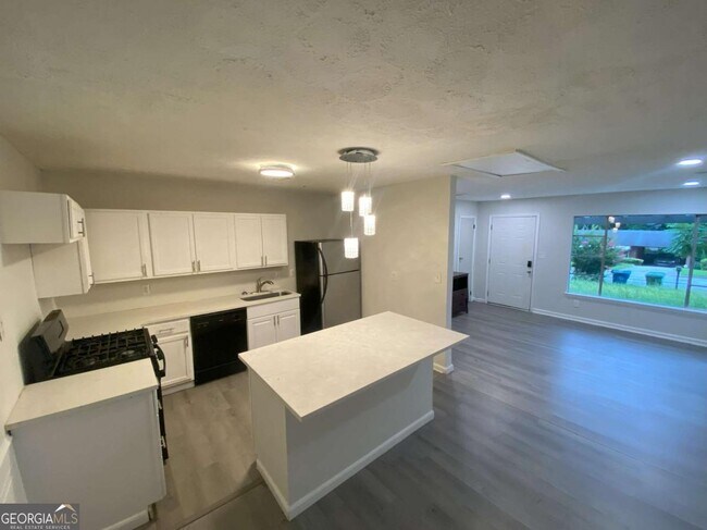 Building Photo - 85 Delmoor Dr NW