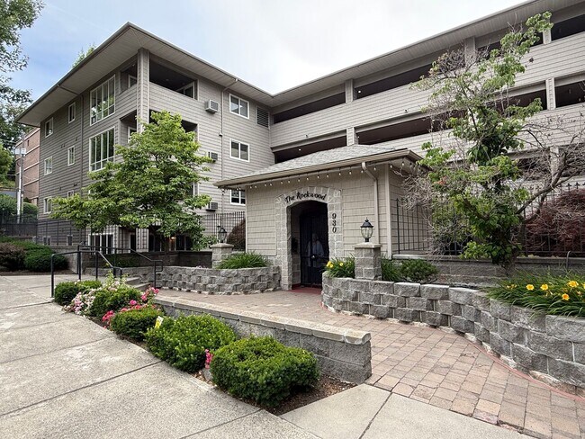Foto del edificio - Beautiful 2 Bed 2 Bath Condo Near Sacred H...