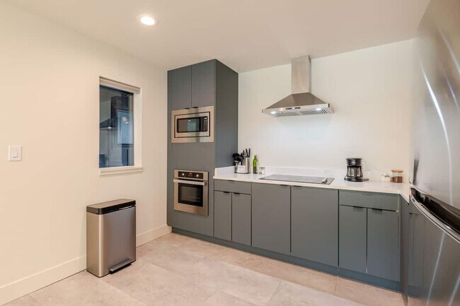 Foto del edificio - 5310 Greenbriar Dr