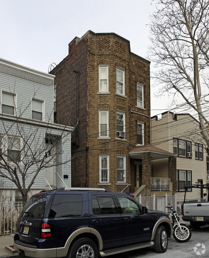 42 Poplar St, Jersey City, NJ 07307 Apartments in Jersey City, NJ