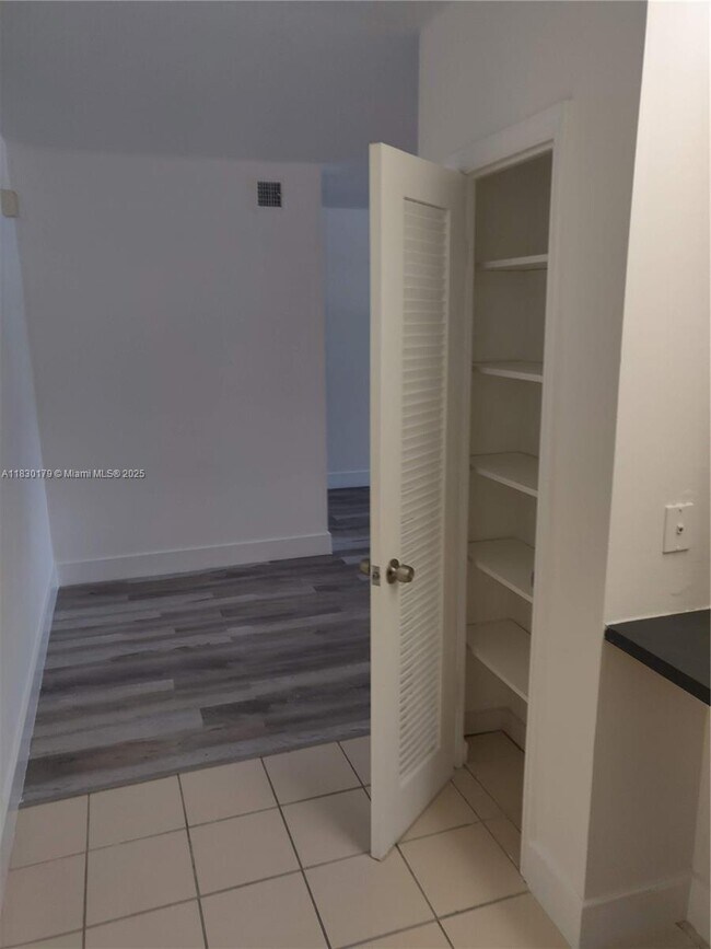 Foto del edificio - 2424 SE 17th St