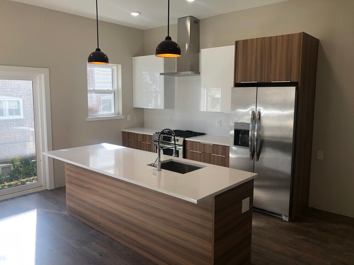 Foto principal - 7049 Gillespie St