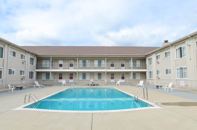 Pool - Sterling Troy Apartments