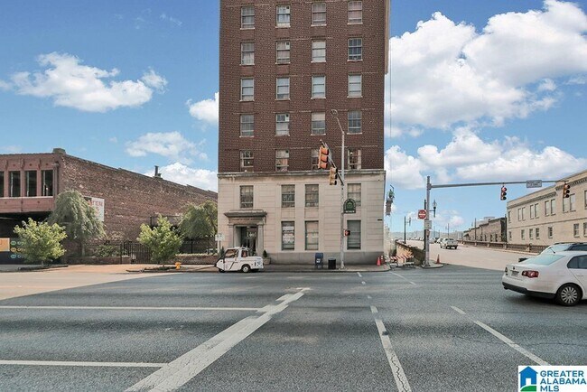 Building Photo - 2201 1st Ave N