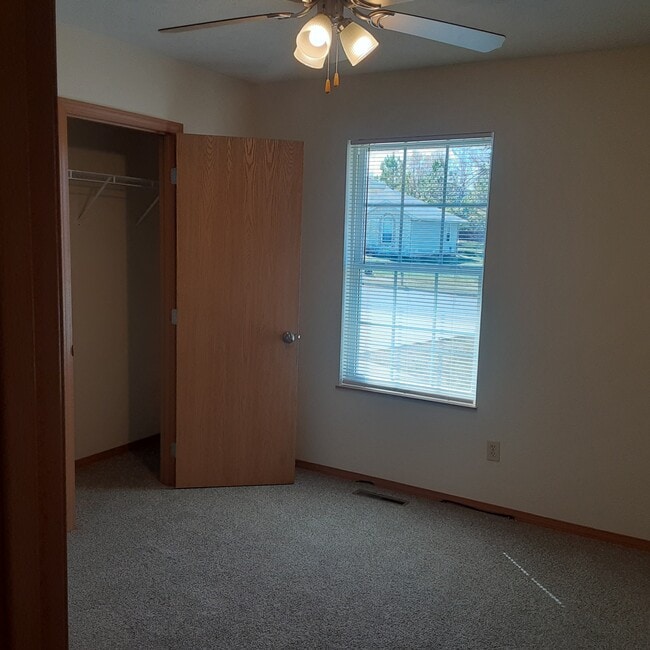 Building Photo - 409 Cedar Ln