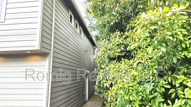 Building Photo - 2111 E Mill Plain Blvd