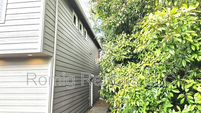 Photo - 2111 E Mill Plain Blvd - A Apartment