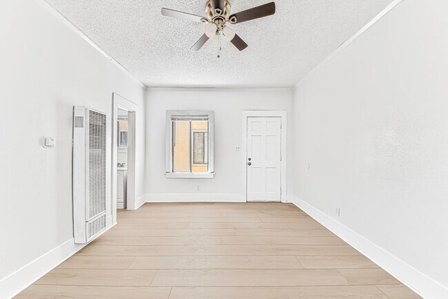 Foto del edificio - 1074 Obispo Ave