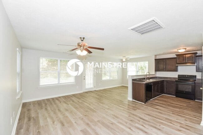 Photo - 3 Bedroom Pet-Friendly Home in Nashville, TN with Main Street Renewal