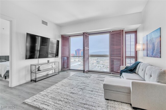 Building Photo - 4471 Dean Martin Dr