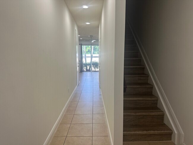 Building Photo - 6922 Long Pine Cir