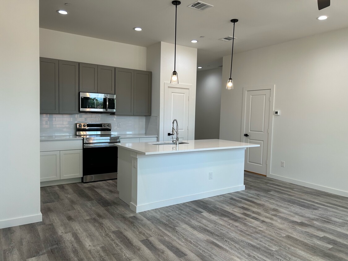 Foto principal - 1706 J Ave