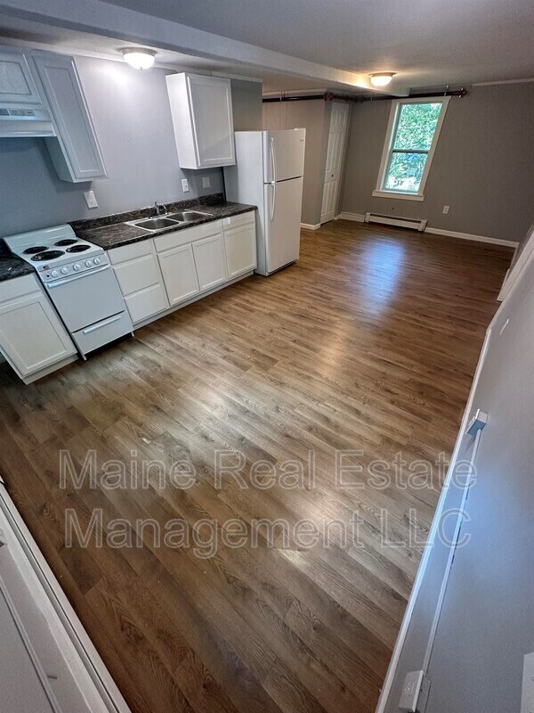 Building Photo - 32 Cottage St