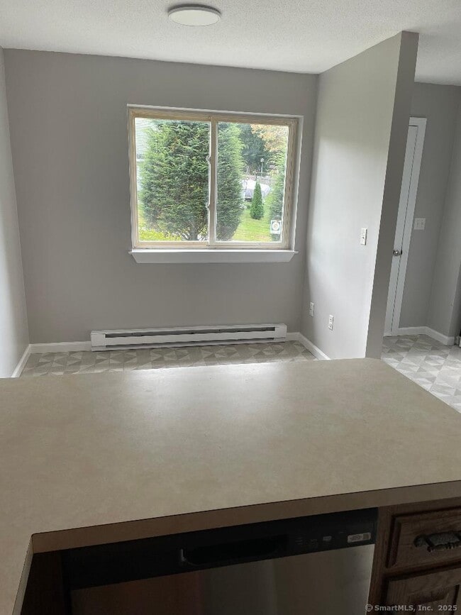 Building Photo - 2 Bristol St