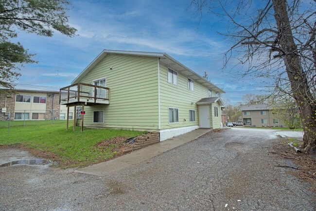 Building Photo - 610 14th St S