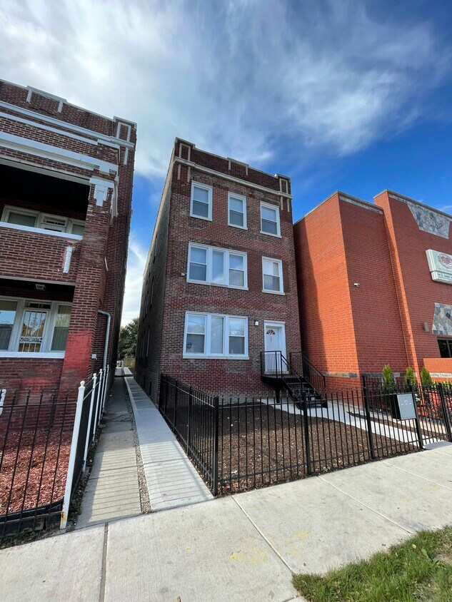 Foto principal - 122 S Central Ave