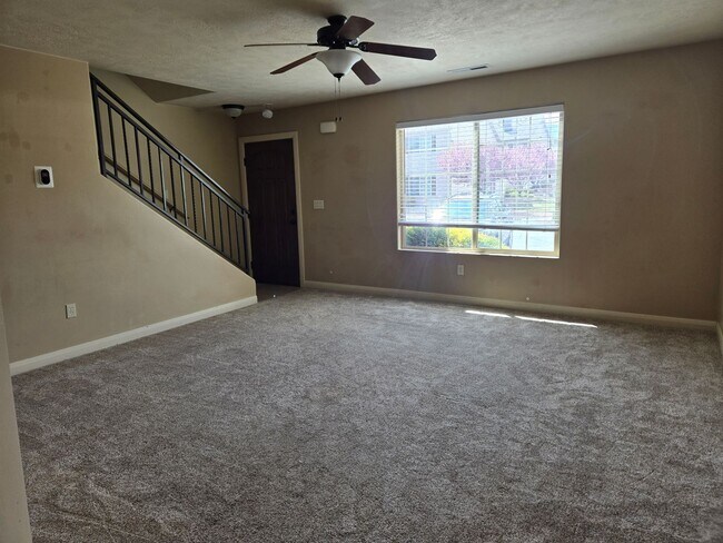 Foto del edificio - Centrally Located Townhome