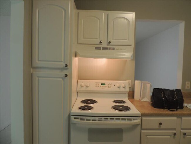 Building Photo - 2450 SW 81st Ave