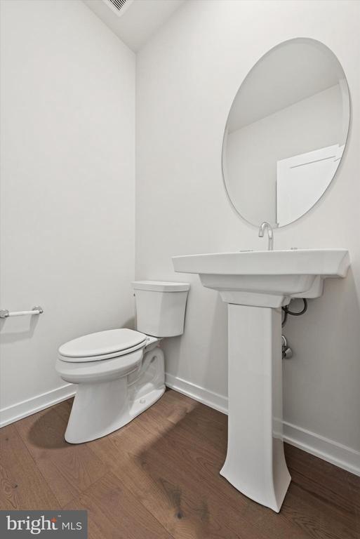 Foto del edificio - 64 Alroy Rd