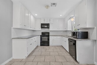 Building Photo - 1409 Wycliffe Dr