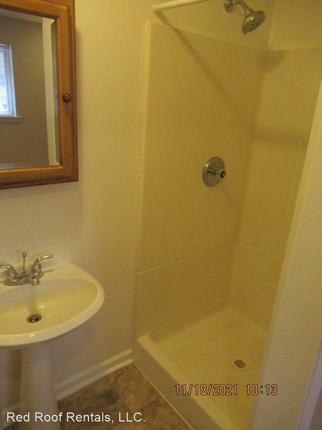 Building Photo - 2 br, 1.5 bath House - 4414 67th Ave  W