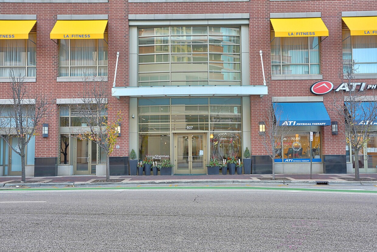 Foto principal - 807 Davis St
