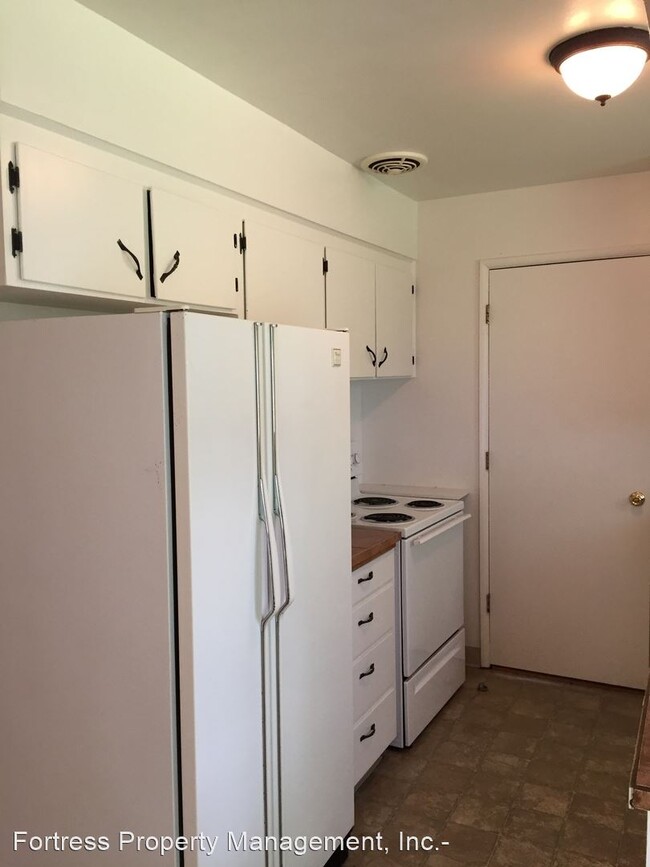 Building Photo - 3 br, 1 bath House - 18949 NE Everett Ct.