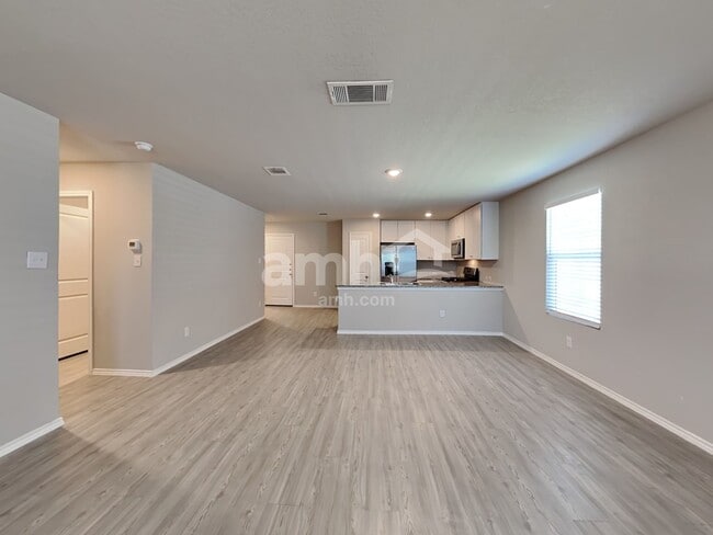 Foto del edificio - 502 Summersweet Rd