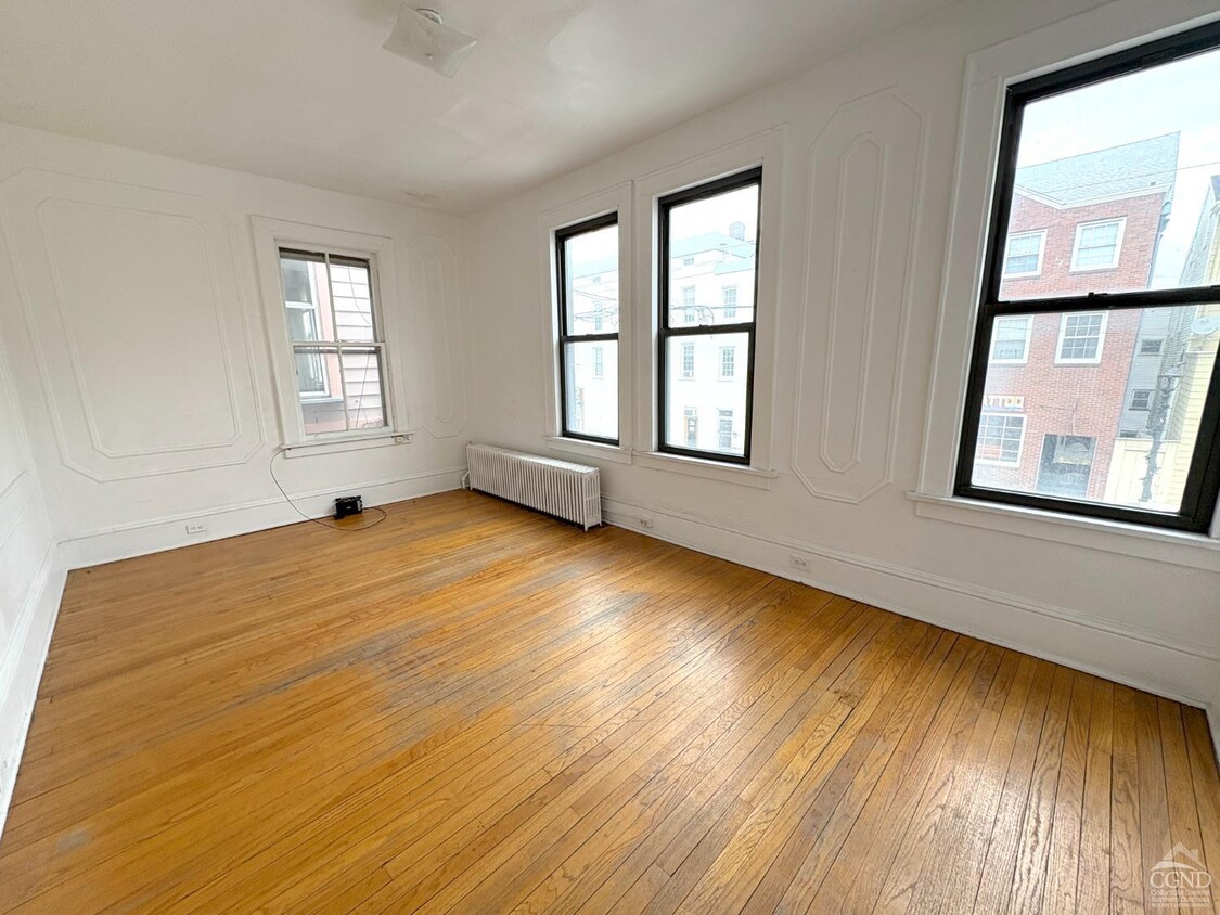 Foto principal - 725 Warren St