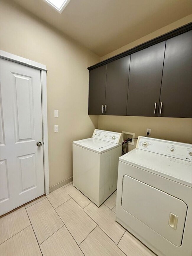 Foto del edificio - Single Level 3 Bedroom Beauty near Old Mil...