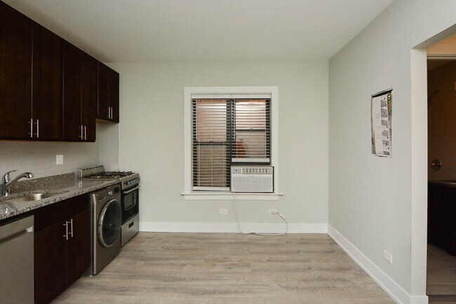 Foto del edificio - 432.5 W Belden Ave
