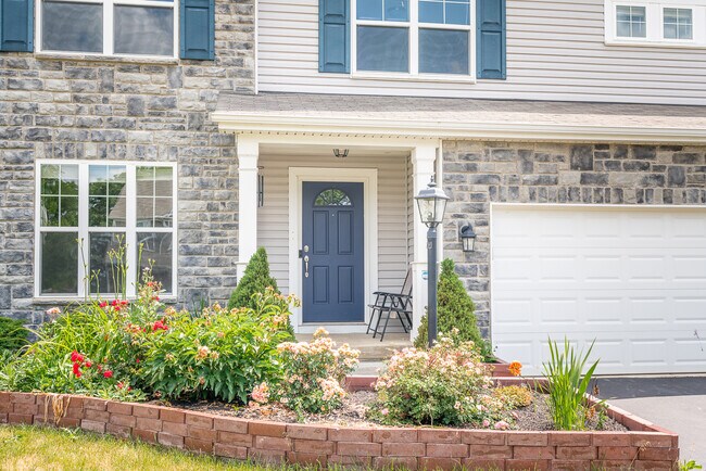 Foto del edificio - 615 Willow Grove Dr