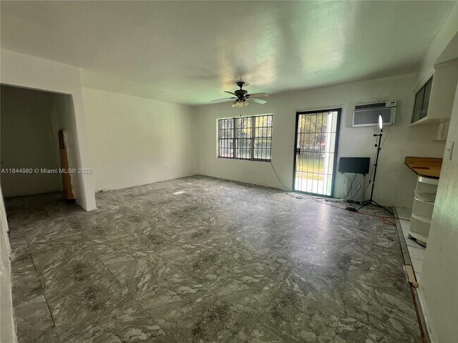 Foto del edificio - 1720 NE 148th St