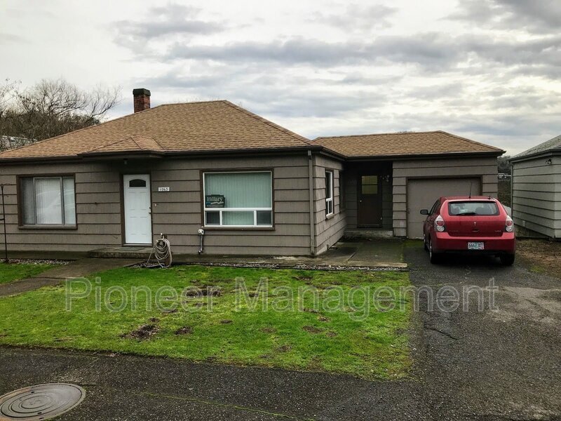 Foto principal - 1063 NE Barager Ave